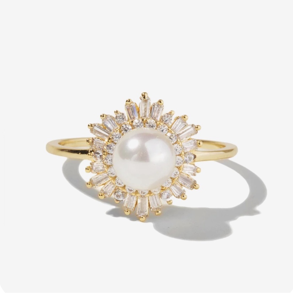 Elegant Gold Pearl Ring